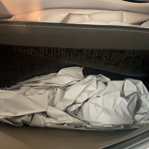 Kurt Geiger London Kensington Drench Quilted XXL Shoulder Bag - Picture 9 of 15